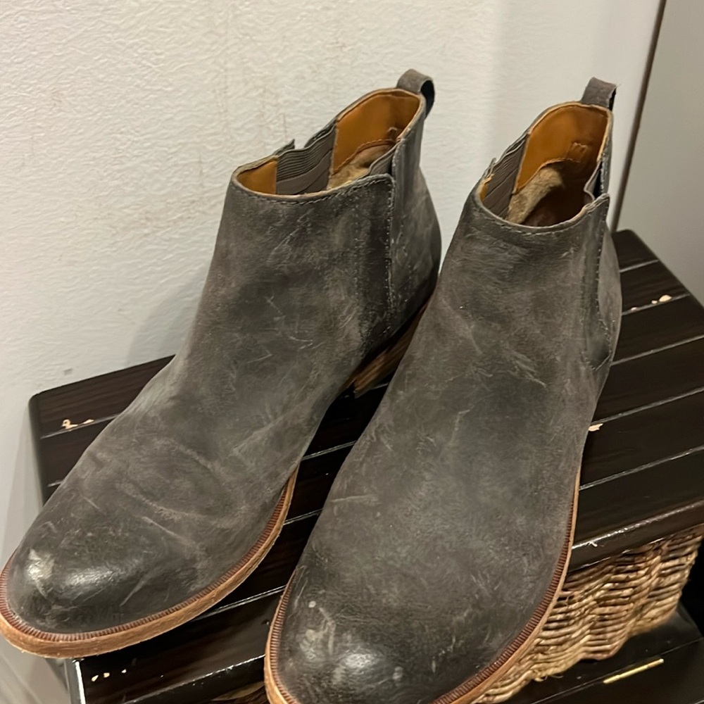 Kork Ease distressed black booties. Size 8